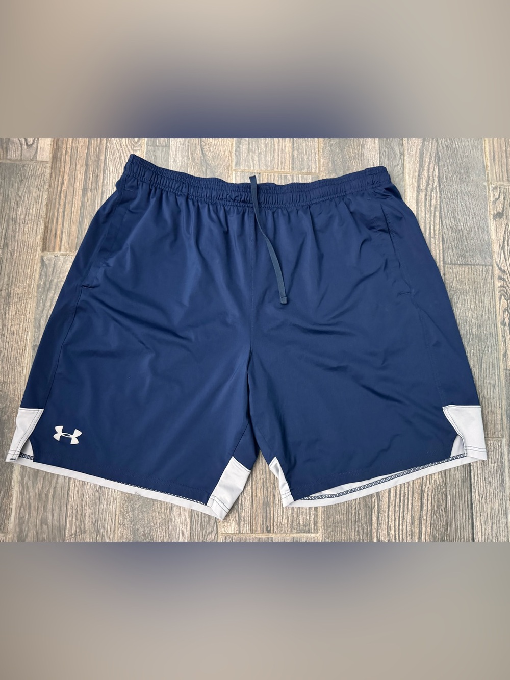 Under Armour Men’s Heat gear loose shorts - size 2XL